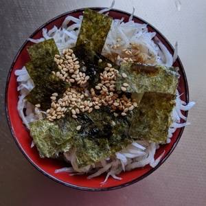 わさび醤油でしらす丼